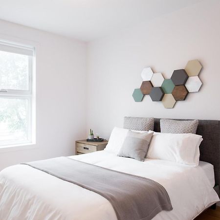 Hip, Stylish Apartment In Little Italy By Den Stays A مونتريال الغرفة الصورة