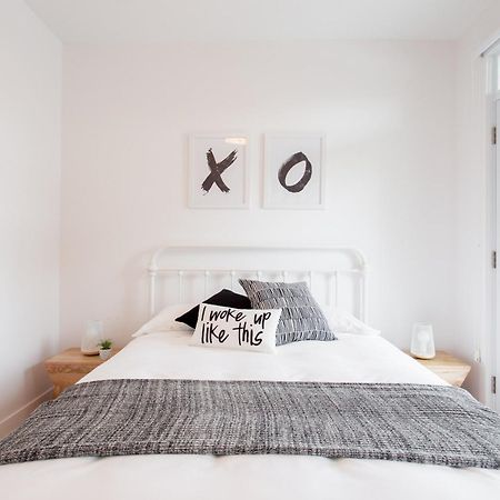 Hip, Stylish Apartment In Little Italy By Den Stays A مونتريال الغرفة الصورة
