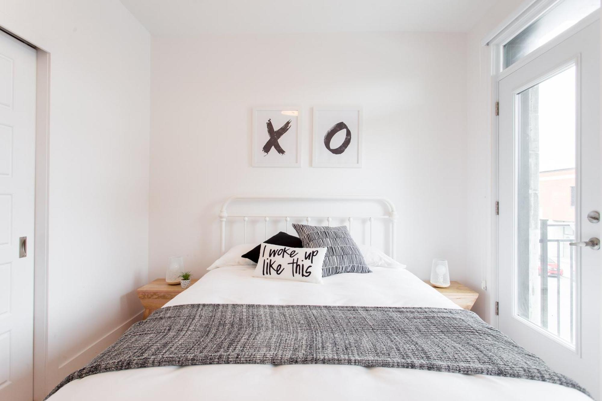 Hip, Stylish Apartment In Little Italy By Den Stays A مونتريال الغرفة الصورة