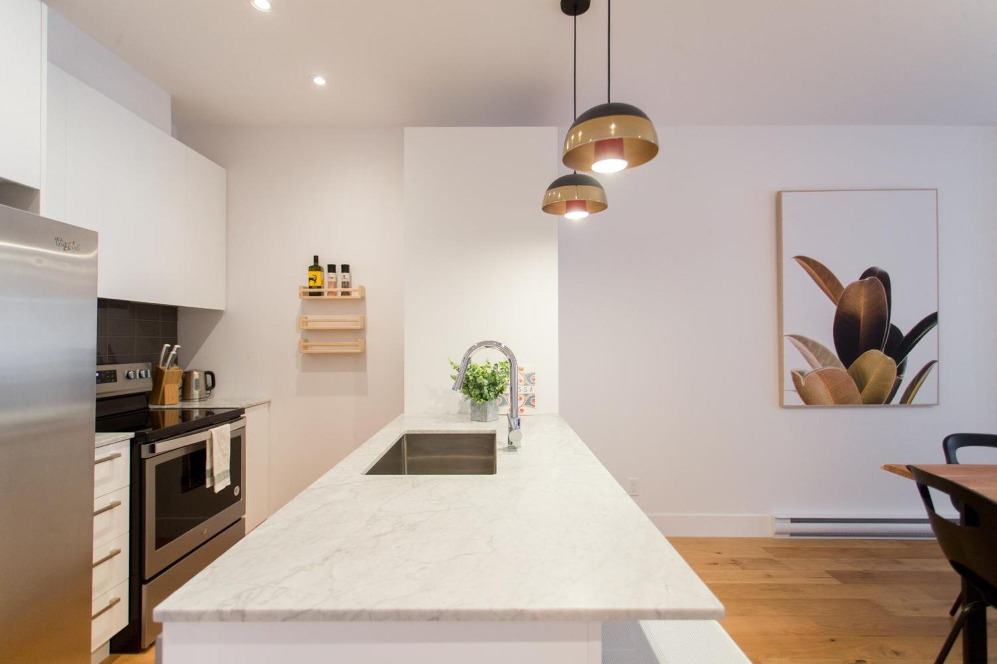 Hip, Stylish Apartment In Little Italy By Den Stays A مونتريال الغرفة الصورة