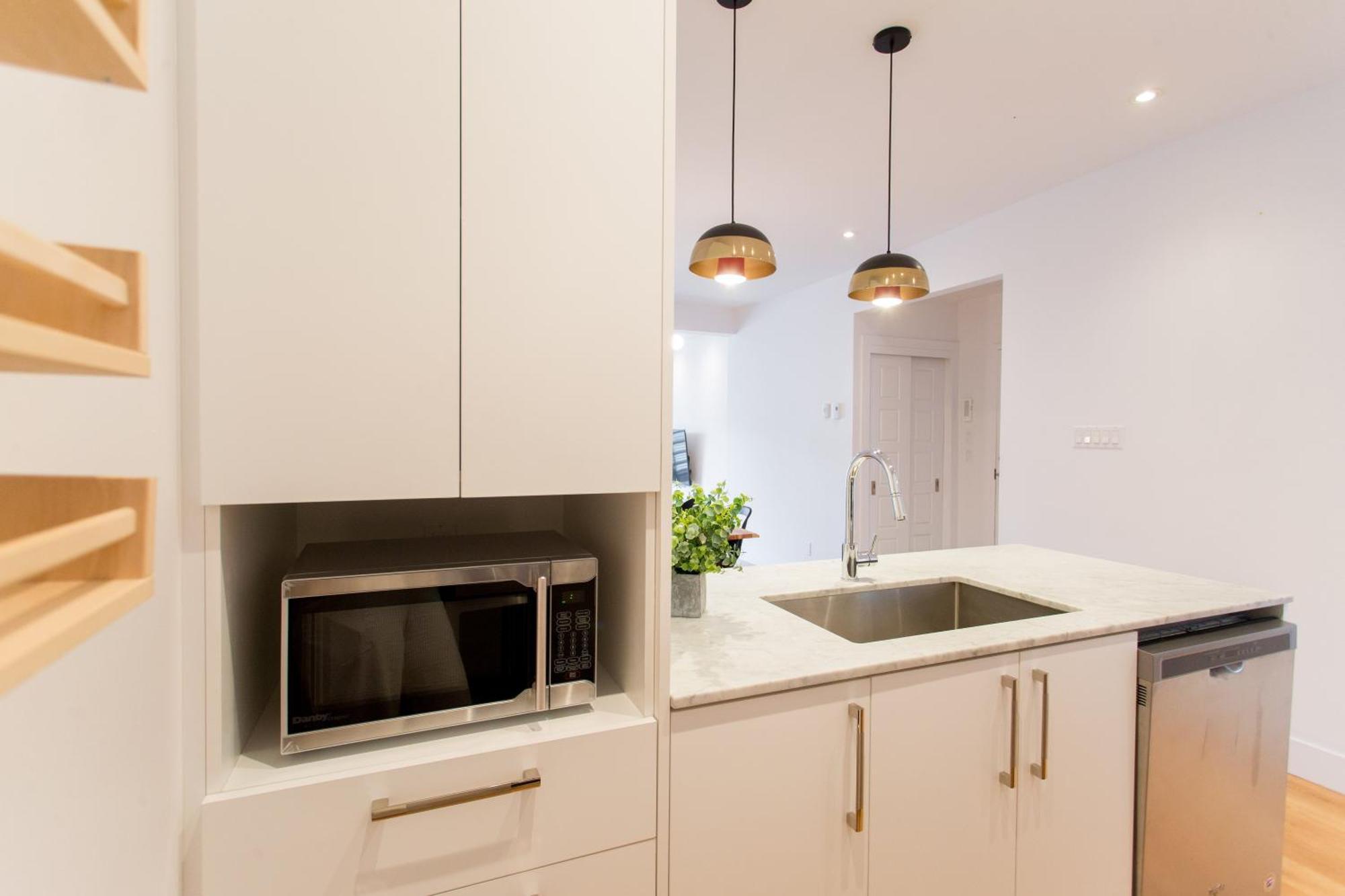 Hip, Stylish Apartment In Little Italy By Den Stays A مونتريال الغرفة الصورة