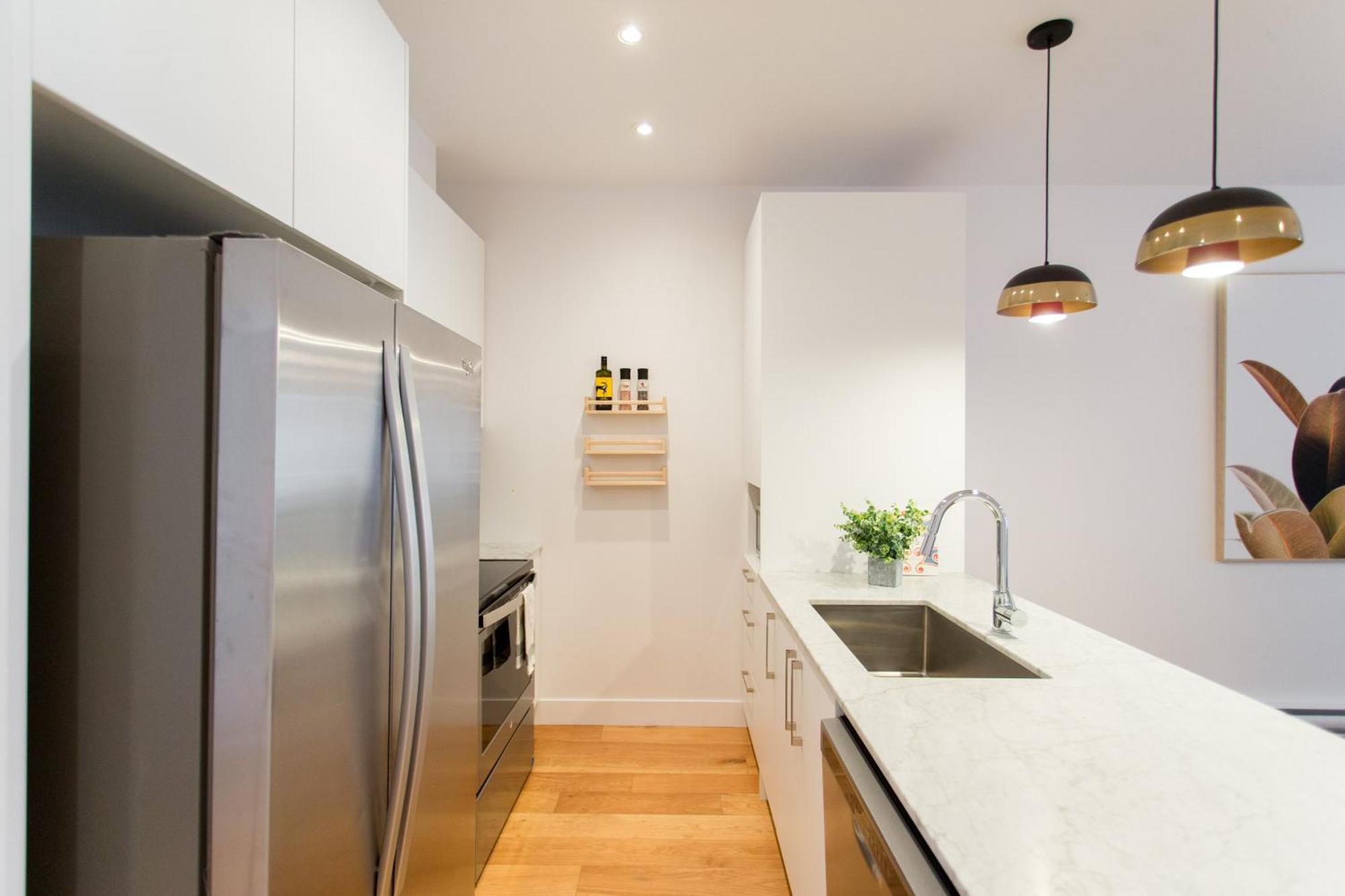Hip, Stylish Apartment In Little Italy By Den Stays A مونتريال الغرفة الصورة