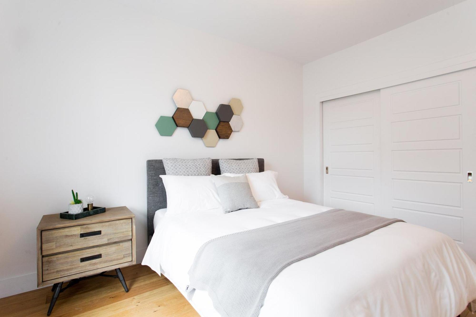 Hip, Stylish Apartment In Little Italy By Den Stays A مونتريال الغرفة الصورة