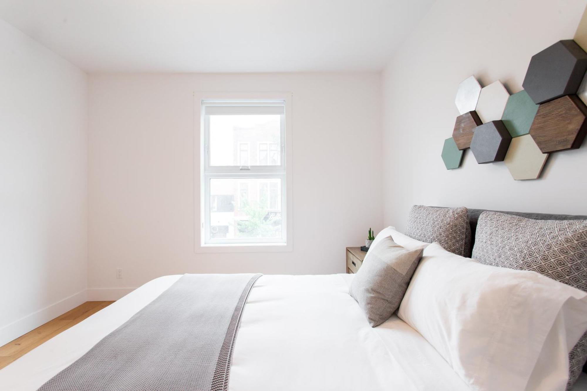 Hip, Stylish Apartment In Little Italy By Den Stays A مونتريال الغرفة الصورة