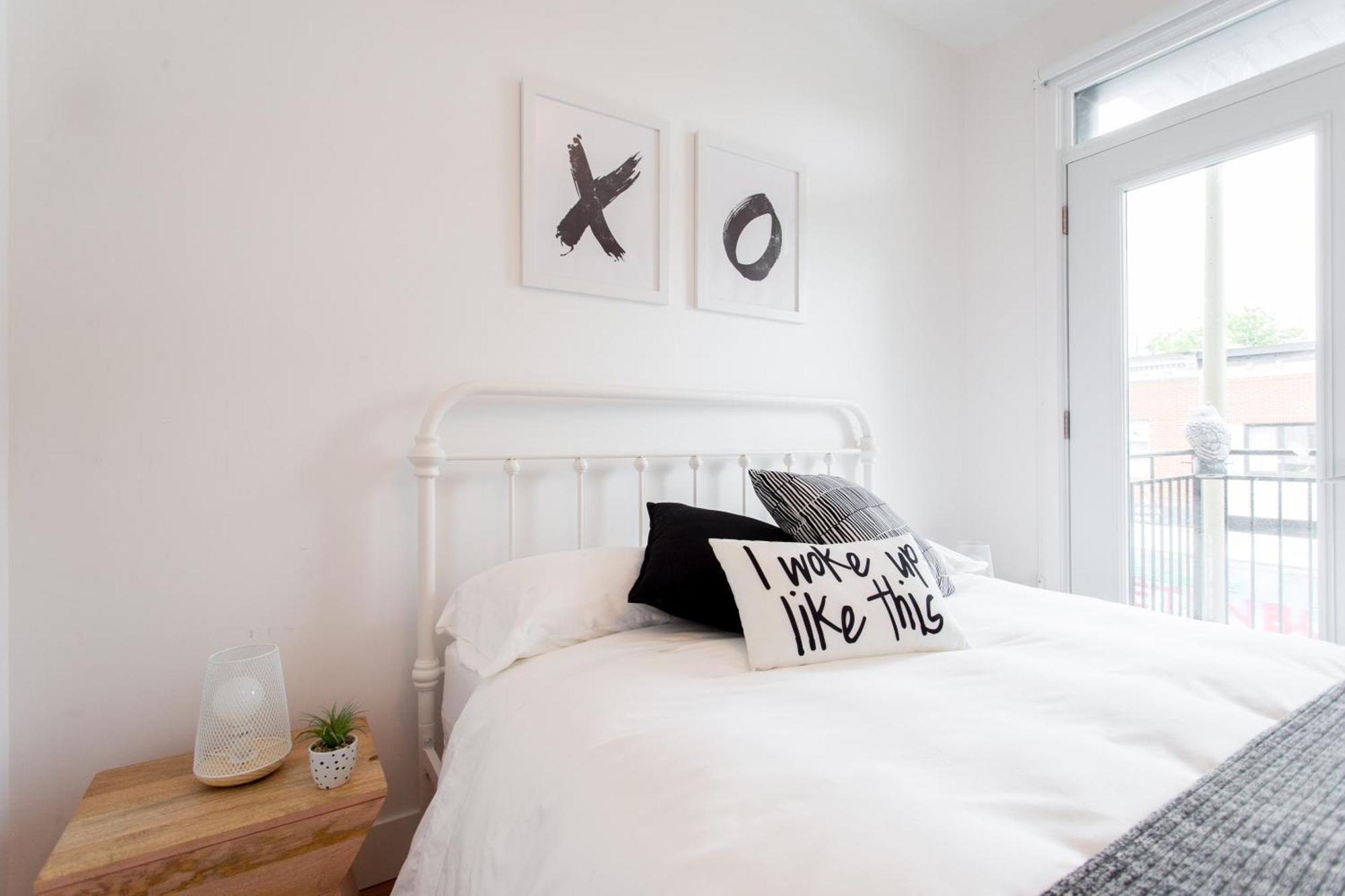 Hip, Stylish Apartment In Little Italy By Den Stays A مونتريال الغرفة الصورة