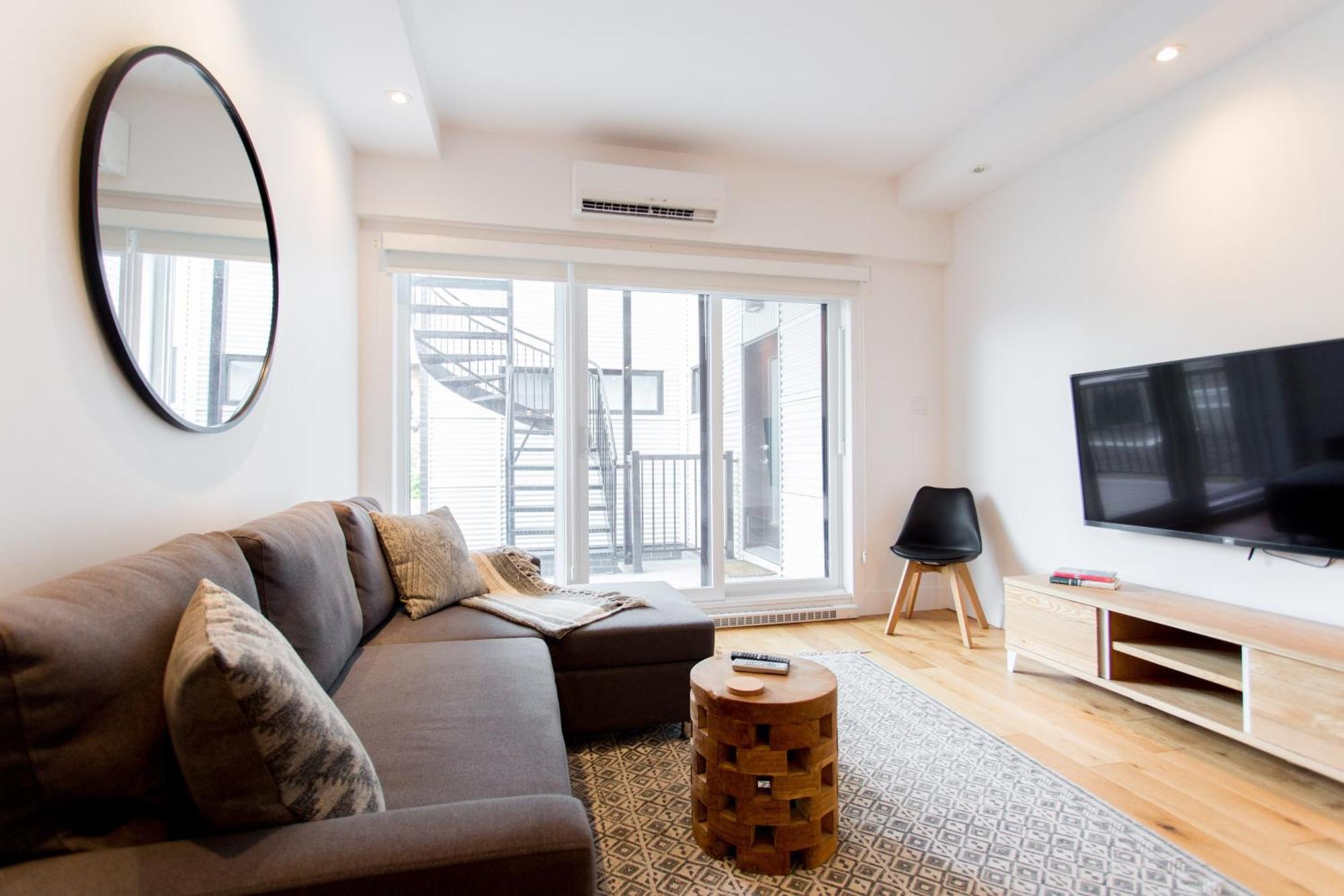 Hip, Stylish Apartment In Little Italy By Den Stays A مونتريال الغرفة الصورة