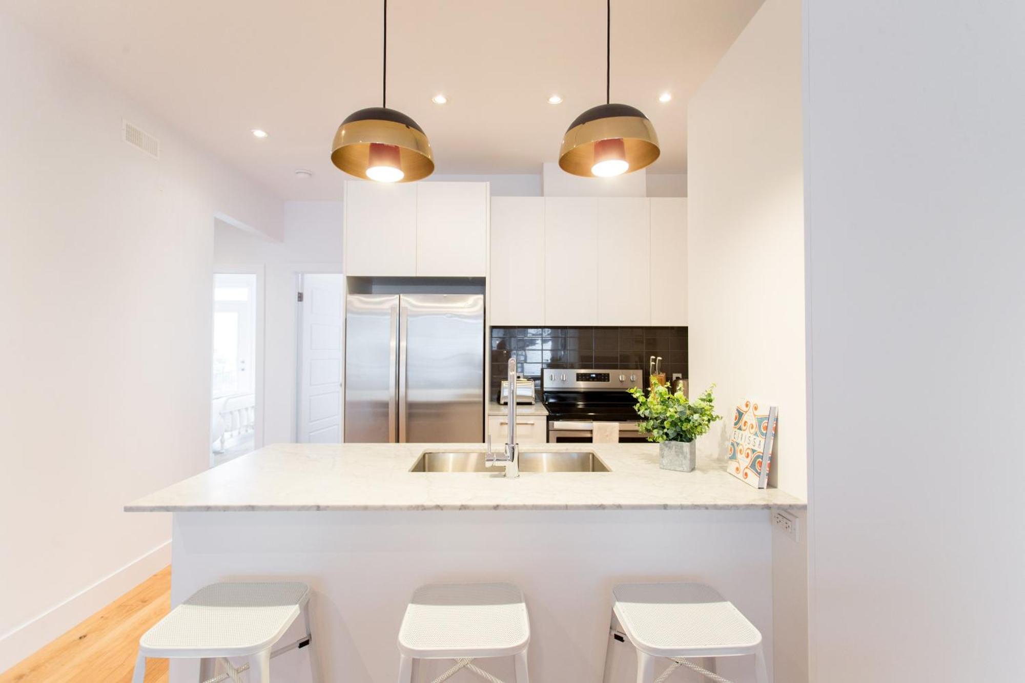 Hip, Stylish Apartment In Little Italy By Den Stays A مونتريال الغرفة الصورة