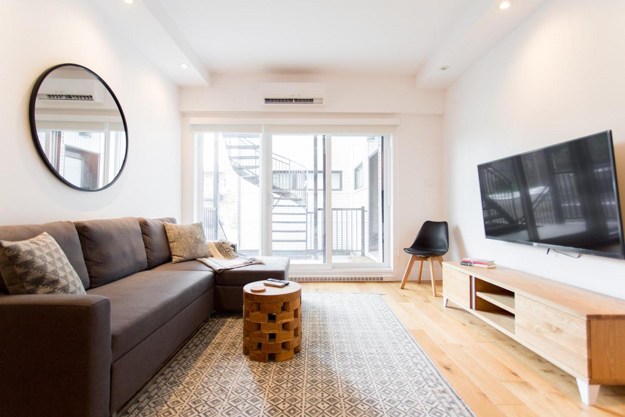 Hip, Stylish Apartment In Little Italy By Den Stays A مونتريال الغرفة الصورة