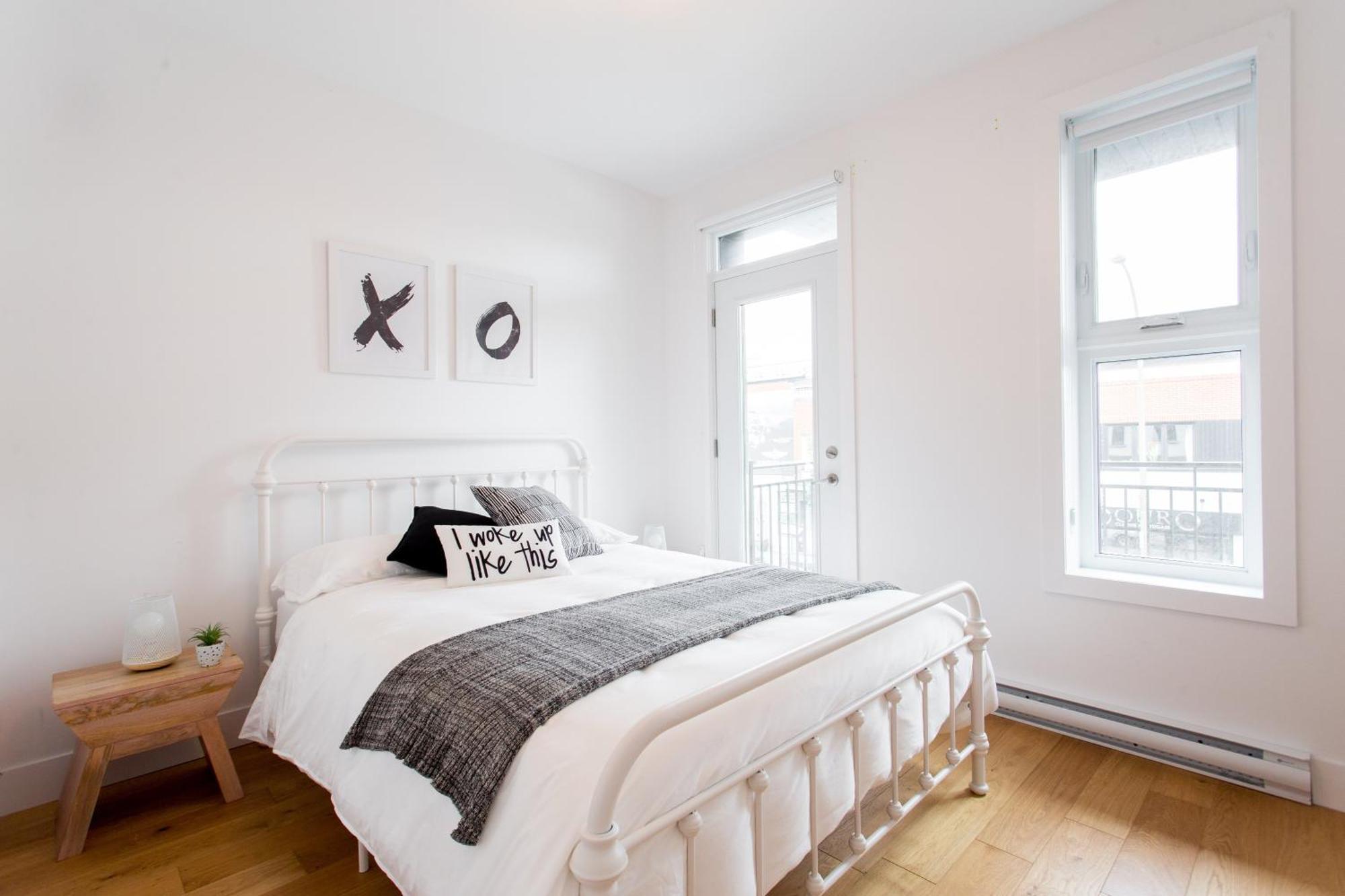 Hip, Stylish Apartment In Little Italy By Den Stays A مونتريال الغرفة الصورة